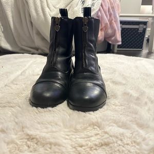 Ariat paddock boots size 6womens. Style 4LR